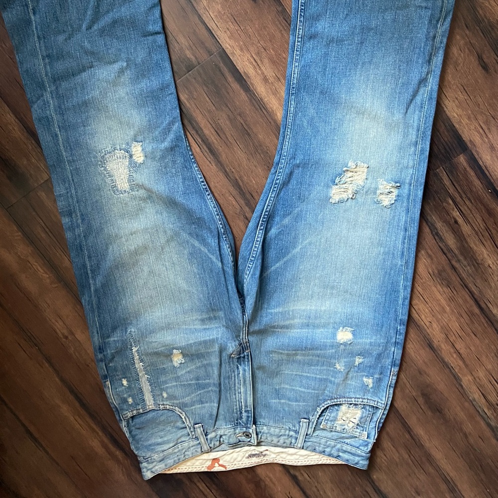 American Eagle Men’s jeans